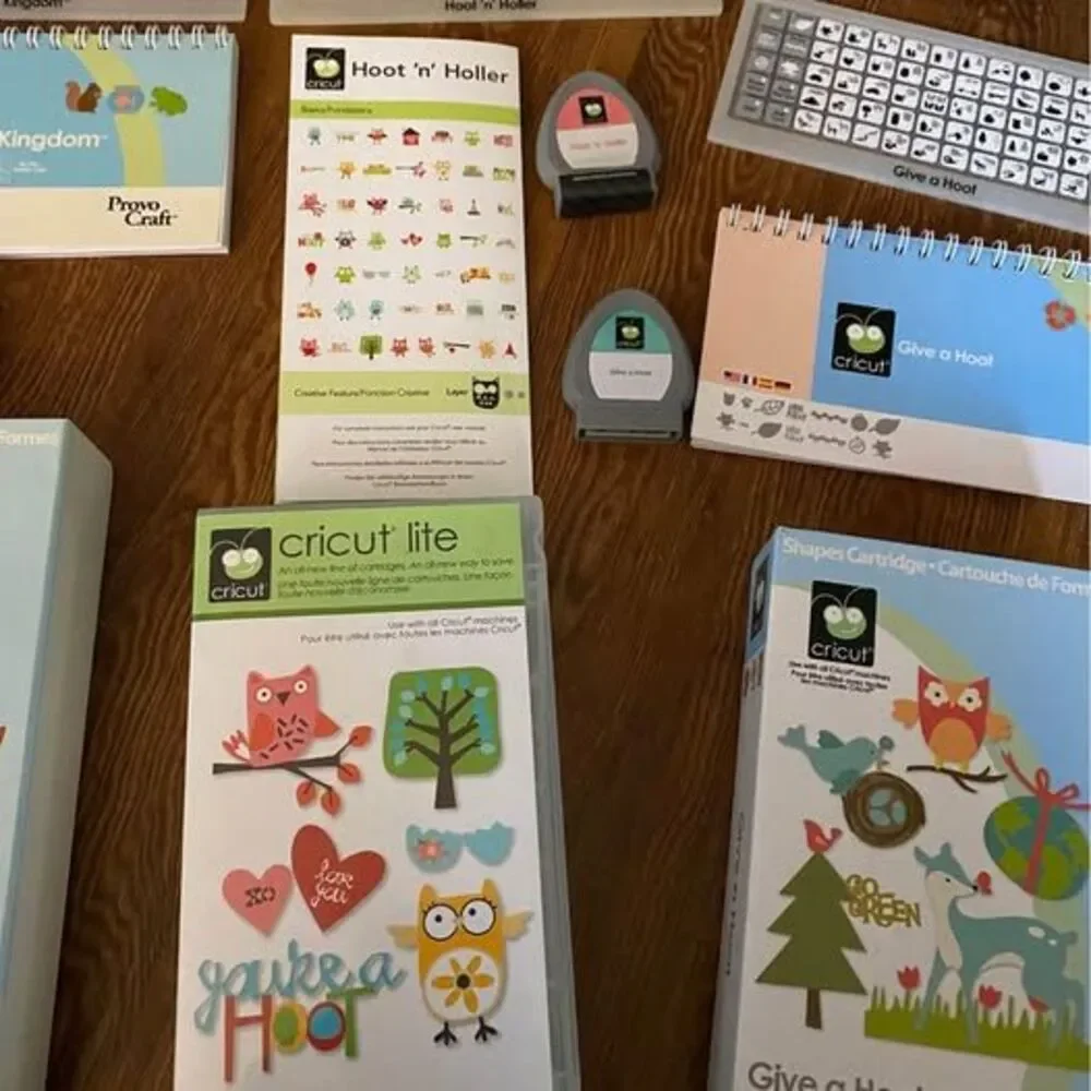 3 Cricut cartridges UNLINKED! Animal kingdom, give a hoot, hoot n hollerin cut - Picture 3 of 5